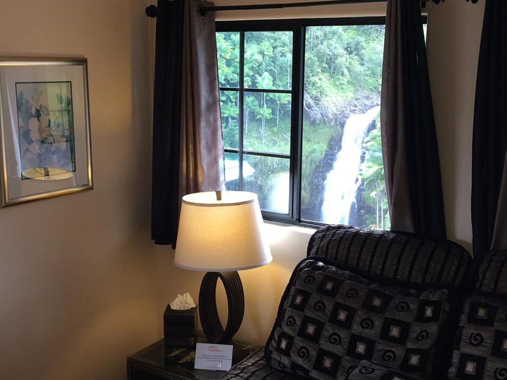 Premium King Room with Waterfall View interior